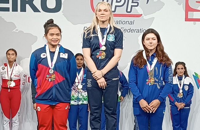 Детальніше про статтю Студентка УжНУ – бронзова призерка з пауерліфтингу!